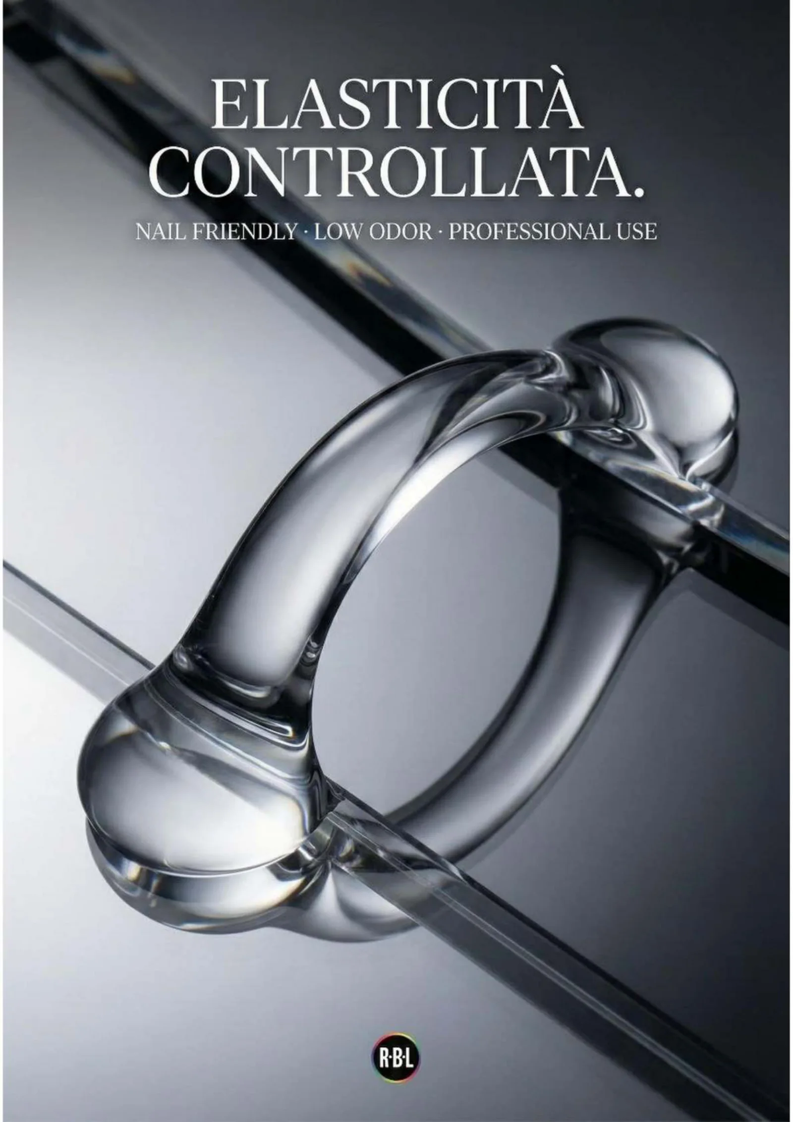Pagina 16. Pagina materica con titolo «Elasticità controllata» e volumi trasparenti riflettenti.