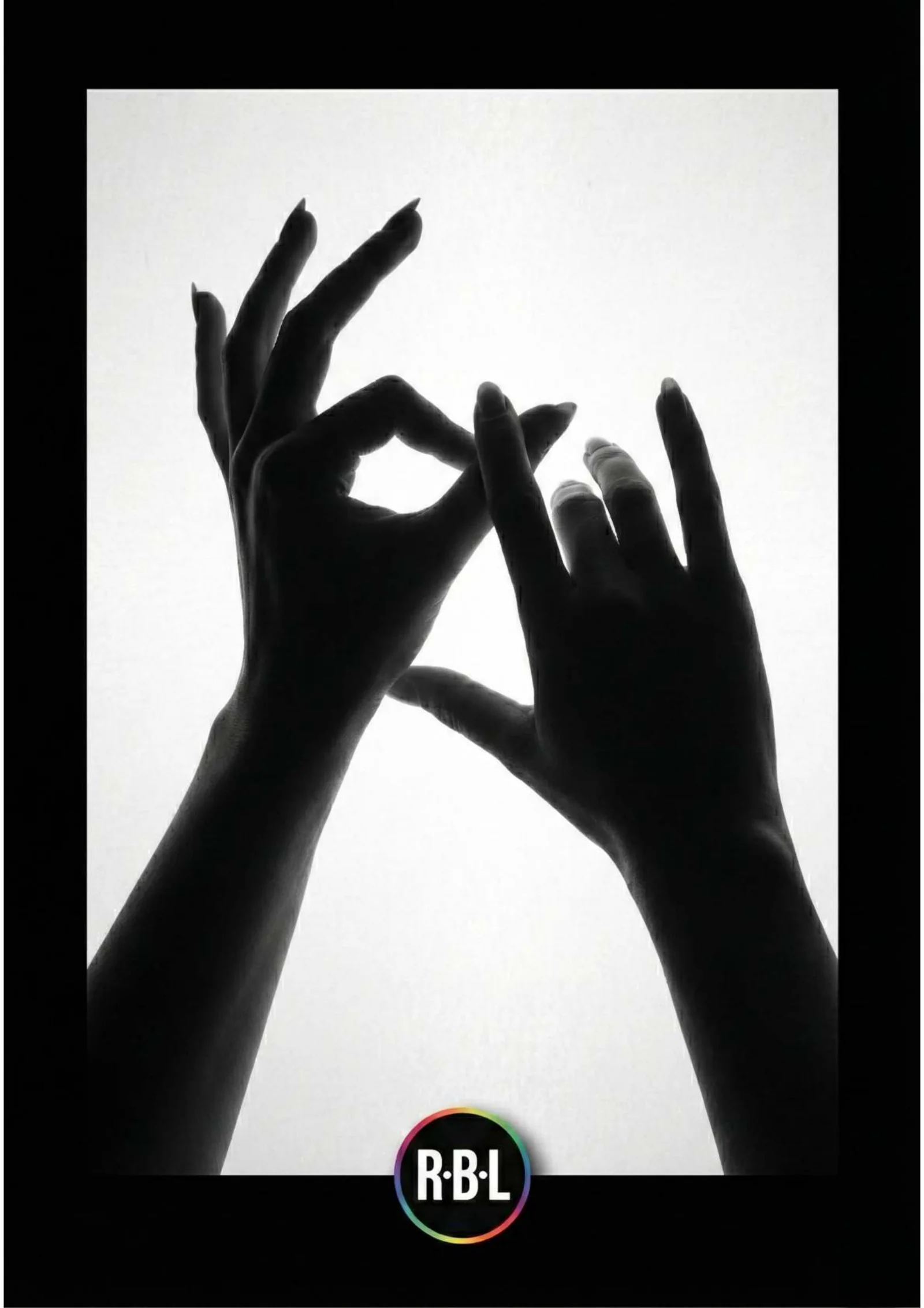 Pagina 25. Pagina fotografica con silhouette di due mani e logo R·B·L su fondo bianco.