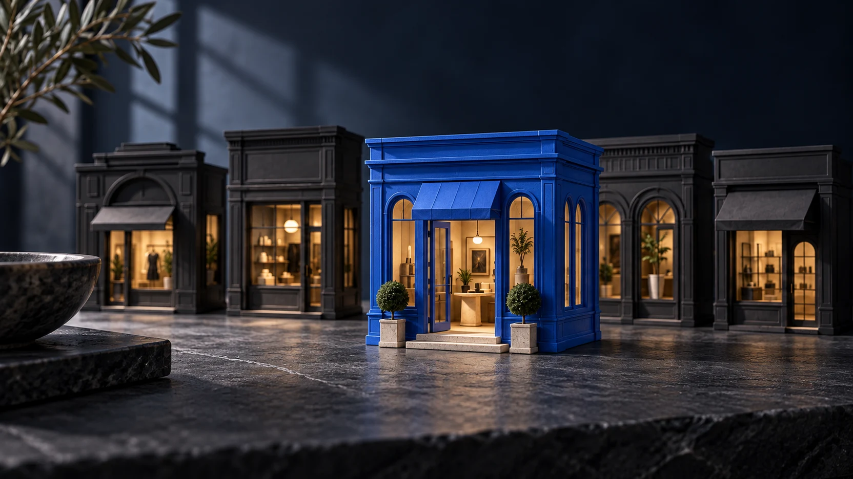 Una bottega blu emerge fra facciate scure: metafora visiva della riconoscibilità
