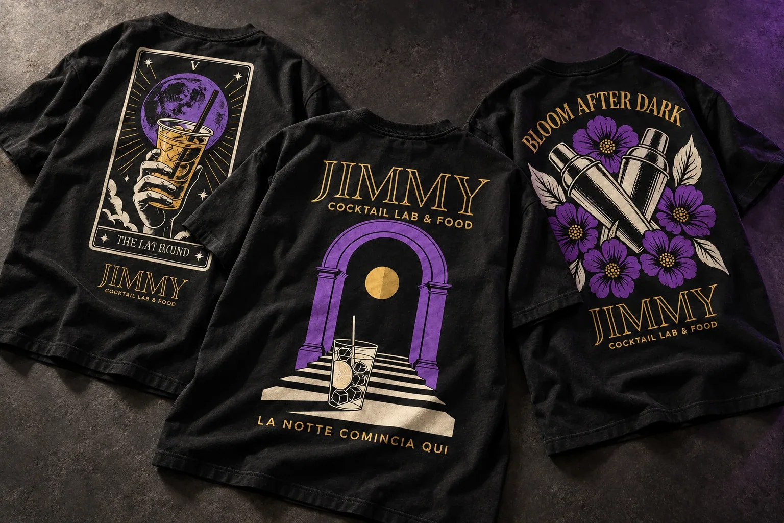 Le tre maglie Jimmy con illustrazioni oro, viola e crema su nero.